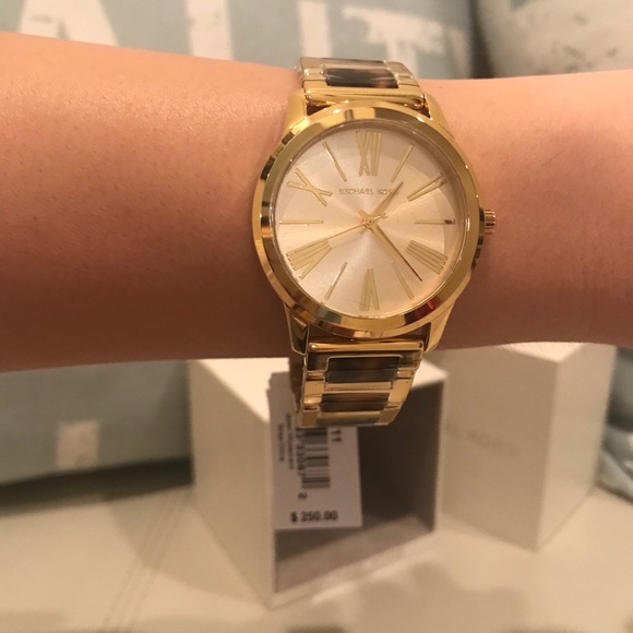 🔥MEGA SALE🔥Beautiful MK Gold two-tone Watch